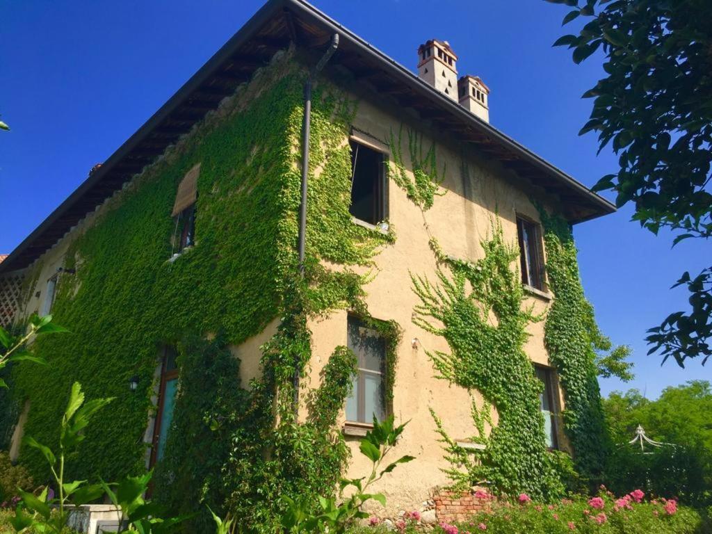 Castello Di Cernusco Lombardone Bed & Breakfast Exterior photo