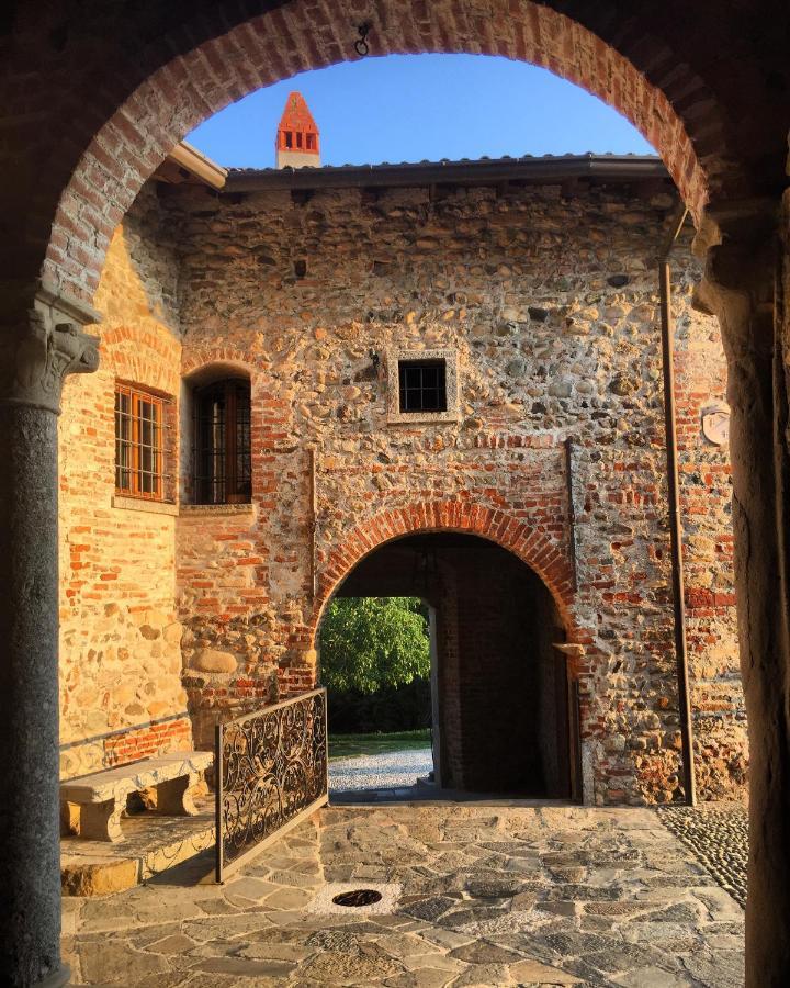 Castello Di Cernusco Lombardone Bed & Breakfast Exterior photo
