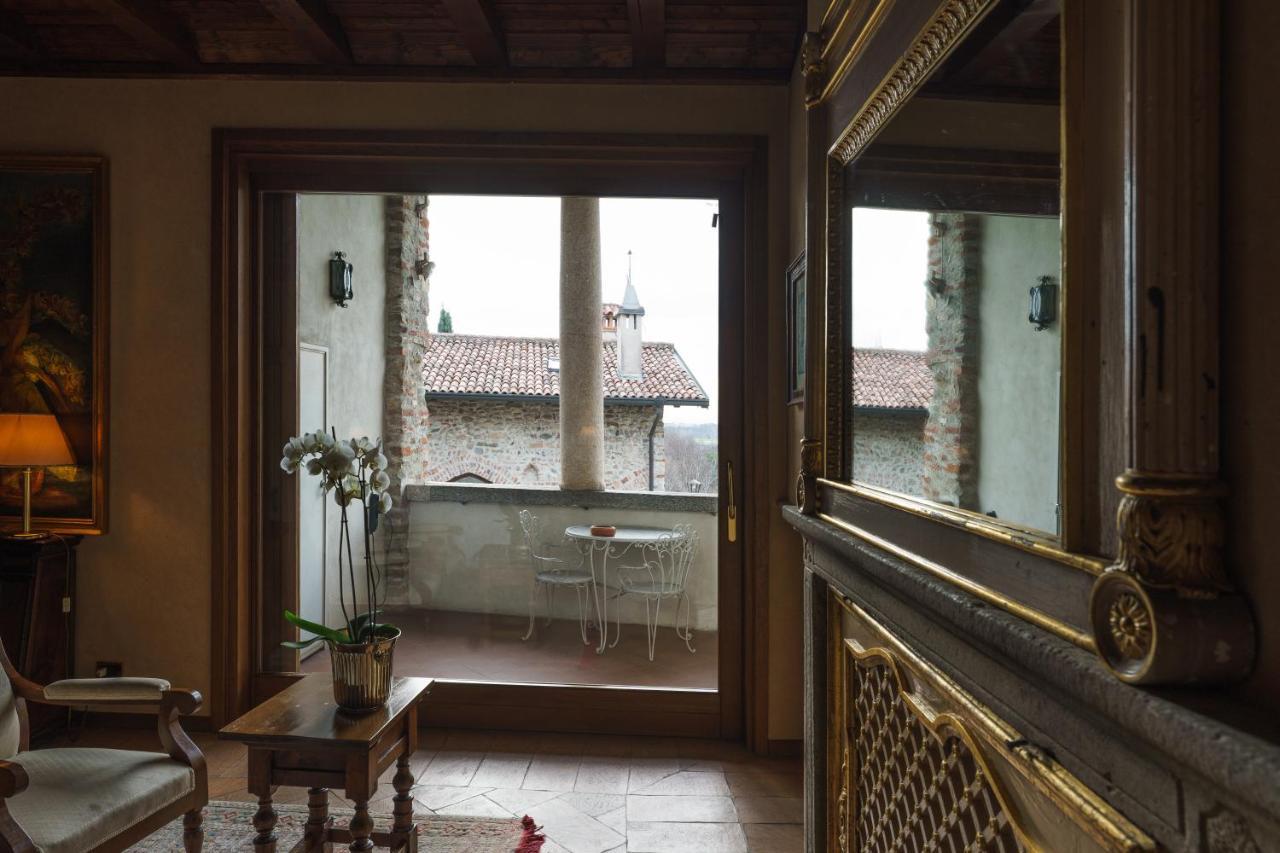 Castello Di Cernusco Lombardone Bed & Breakfast Exterior photo