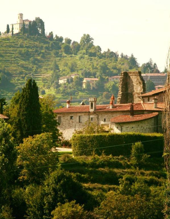 Castello Di Cernusco Lombardone Bed & Breakfast Exterior photo