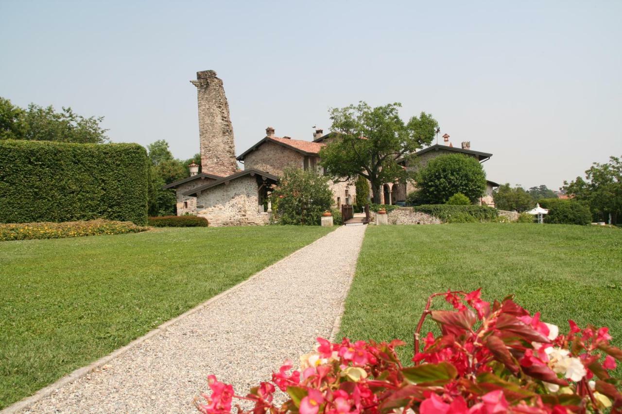 Castello Di Cernusco Lombardone Bed & Breakfast Exterior photo
